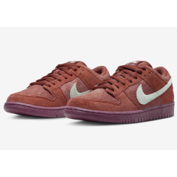 NIKE SB SHOES DUNK LOW - MYSTIC RED