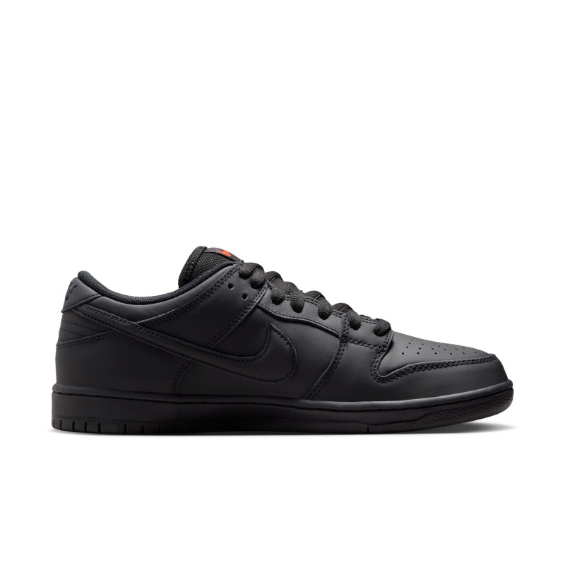 NIKE SB SHOES DUNK LOW - BLACK BLACK BLACK