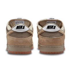 NIKE SB SHOES DUNK LOW - PARACHUTE BEIGE
