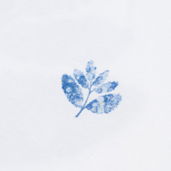 MAGENTA TEE BLUE FLOWERS - WHITE