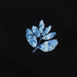 MAGENTA TEE BLUE FLOWERS - BLACK