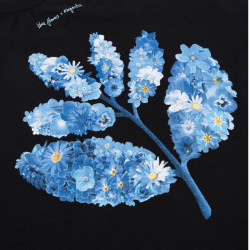 MAGENTA TEE BLUE FLOWERS - BLACK