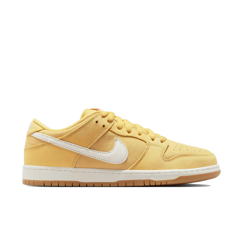 NIKE SB SHOES DUNK LOW - SATURN GOLD