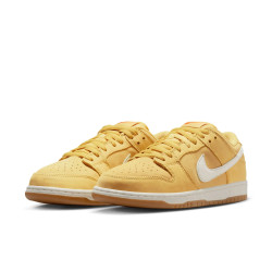 NIKE SB SHOES DUNK LOW - SATURN GOLD