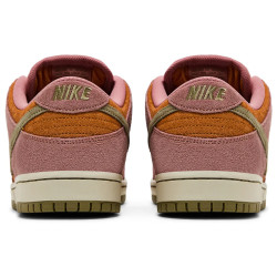 NIKE SB SHOES DUNK LOW - RED STRADUST NEUTRAL